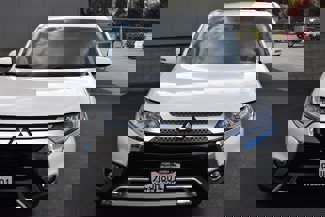 Used 2020 Mitsubishi Outlander AWD image 1