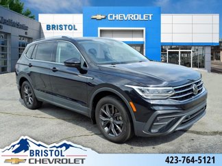 Used 2023 Volkswagen Tiguan SE image 1