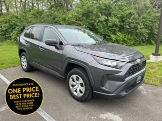 Used 2019 Toyota RAV4 LE image 1
