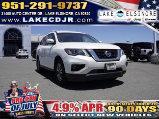 Used 2018 Nissan Pathfinder SV image 1