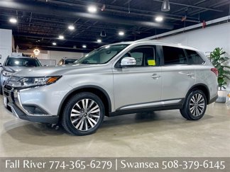 Used 2020 Mitsubishi Outlander SE image 1
