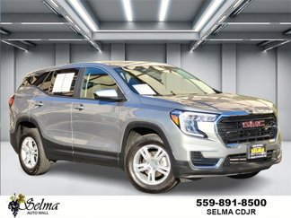 Used 2024 GMC Terrain SLE image 1