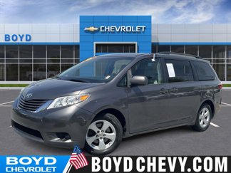 Used 2015 Toyota Sienna LE image 1