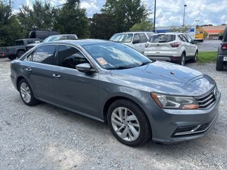Used 2018 Volkswagen Passat 2.0T SE image 1
