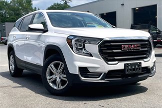 Used 2024 GMC Terrain SLE image 1