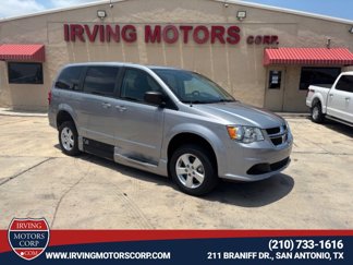 Used 2018 Dodge Grand Caravan SE w/ Rear Park Assist Package image 1
