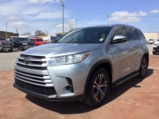 Used 2018 Toyota Highlander LE image 1