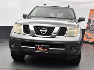 Used 2005 Nissan Pathfinder XE image 1