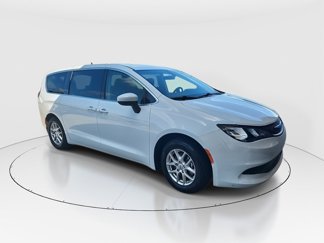 Used 2022 Chrysler Voyager LX image 1