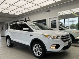Used 2017 Ford Escape SE image 1