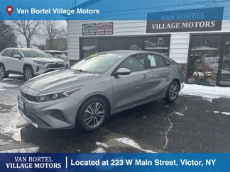 Used 2022 Kia Forte LXS image 1