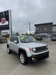 Used 2016 Jeep Renegade Latitude w/ Popular Equipment Group image 1