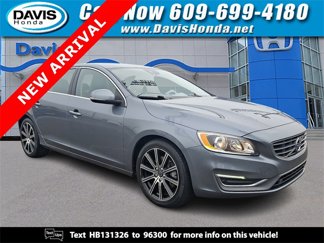 Used 2017 Volvo S60 T5 Inscription image 1
