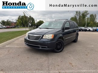 Used 2014 Chrysler Town & Country Touring image 1