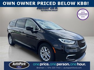 Used 2023 Chrysler Pacifica Touring-L image 1