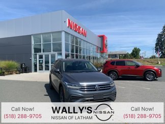 Used 2022 Volkswagen Tiguan SE image 1