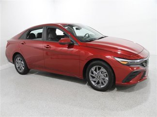 Used 2024 Hyundai Elantra SEL image 1