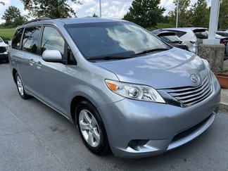 Used 2015 Toyota Sienna LE image 1