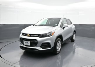 Used 2022 Chevrolet Trax LS w/ Tint and Cruise Package image 1