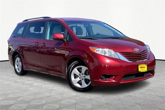 Used 2016 Toyota Sienna LE image 1