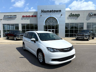 Used 2022 Chrysler Voyager LX image 1