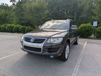 Used 2010 Volkswagen Touareg TDI image 1