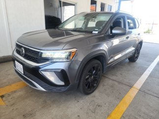 Used 2022 Volkswagen Taos SE image 1