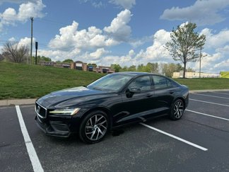 Used 2020 Volvo S60 T5 Momentum image 1