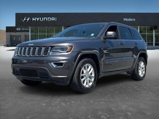 Used 2021 Jeep Grand Cherokee Laredo image 1