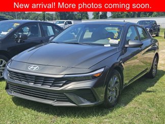 Used 2024 Hyundai Elantra SEL image 1