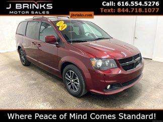 Used 2018 Dodge Grand Caravan SE image 1