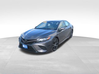 Used 2020 Toyota Camry SE image 1