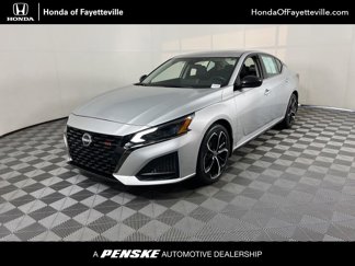 Used 2023 Nissan Altima 2.5 SR w/ SR Premium Package image 1