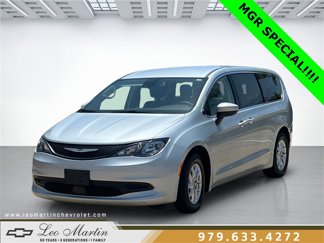 Used 2023 Chrysler Voyager LX image 1