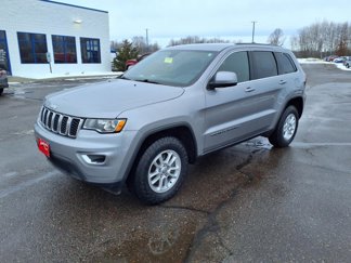 Used 2020 Jeep Grand Cherokee Laredo image 1
