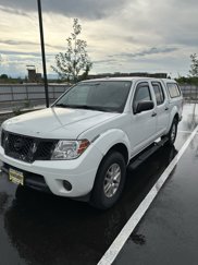 Used 2016 Nissan Frontier SV image 1