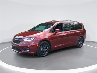 Used 2021 Chrysler Pacifica Limited w/ Uconnect Theater Family Group image 1