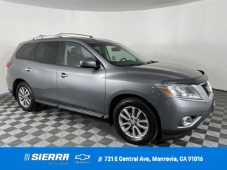 Used 2015 Nissan Pathfinder SV image 1