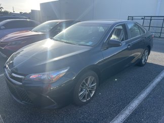 Used 2016 Toyota Camry SE image 1