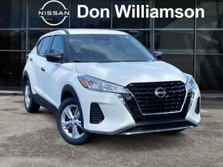New 2025 Nissan Kicks Play S image 1