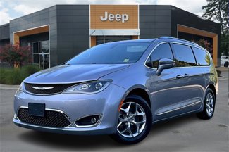 Used 2018 Chrysler Pacifica Limited image 1