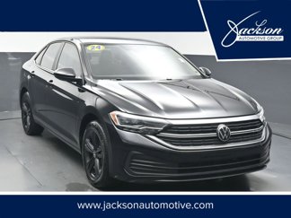 Used 2024 Volkswagen Jetta SE image 1