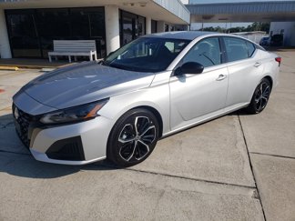 Used 2023 Nissan Altima 2.5 SR image 1