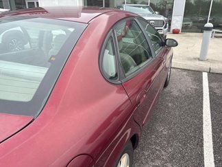 Used 2006 Ford Taurus SE image 1