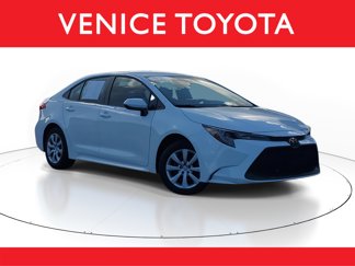 Certified 2022 Toyota Corolla LE image 1