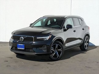 Used 2025 Volvo XC40 B5 Core image 1