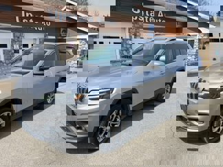 Used 2019 Jeep Cherokee Latitude Plus w/ Cold Weather Group image 1