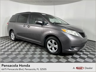 Used 2013 Toyota Sienna LE image 1
