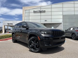 Used 2023 Jeep Grand Cherokee L Laredo image 1