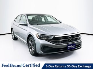 Certified 2023 Volkswagen Jetta SE image 1